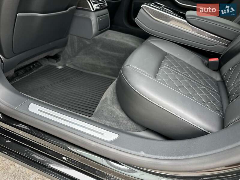 Седан Audi S8 2022 в Киеве