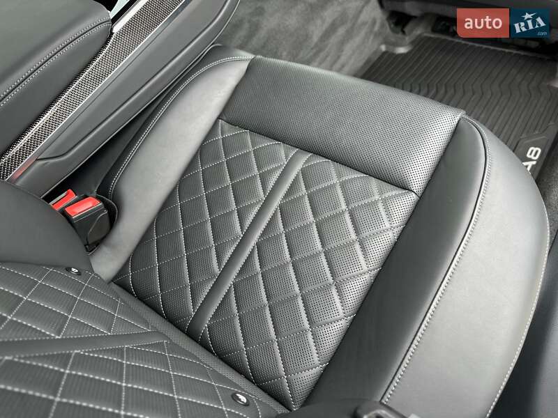 Седан Audi S8 2022 в Киеве