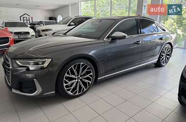 Седан Audi S8 2024 в 