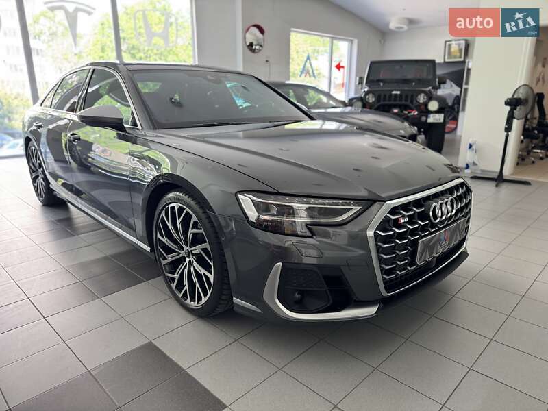 Audi S8 2024