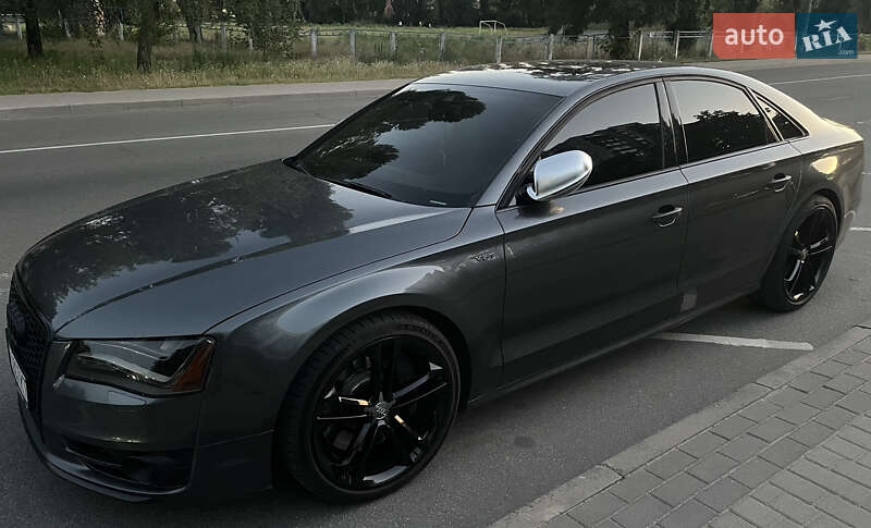 Audi S8 2012