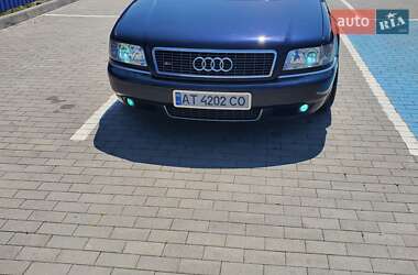 Седан Audi S8 1999 в 