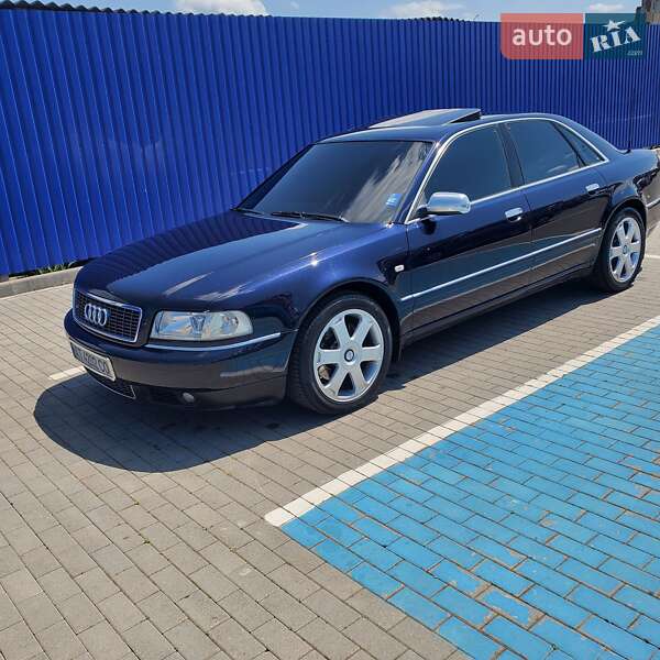 Седан Audi S8 1999 в Калуші