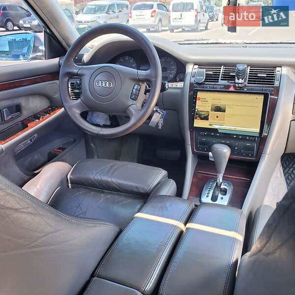 Седан Audi S8 1999 в Калуші