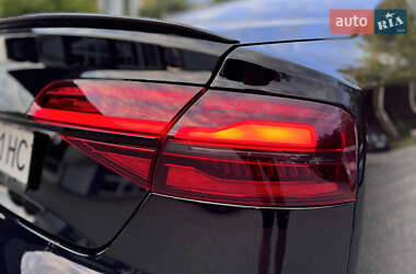 Седан Audi S8 2016 в 