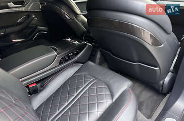 Седан Audi S8 2016 в 