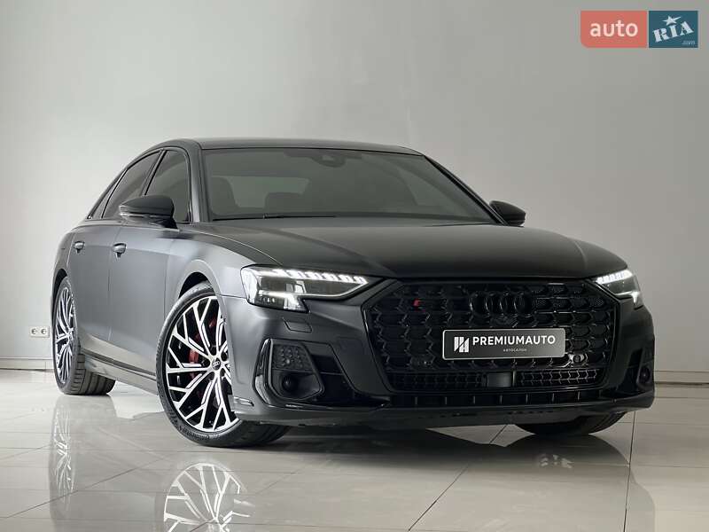 Седан Audi S8 2022 в 