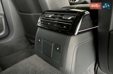 Седан Audi S8 2022 в 