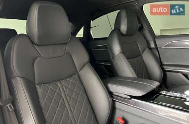 Седан Audi S8 2022 в 