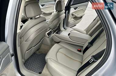 Седан Audi S8 2015 в 