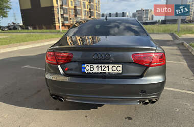 Седан Audi S8 2012 в 