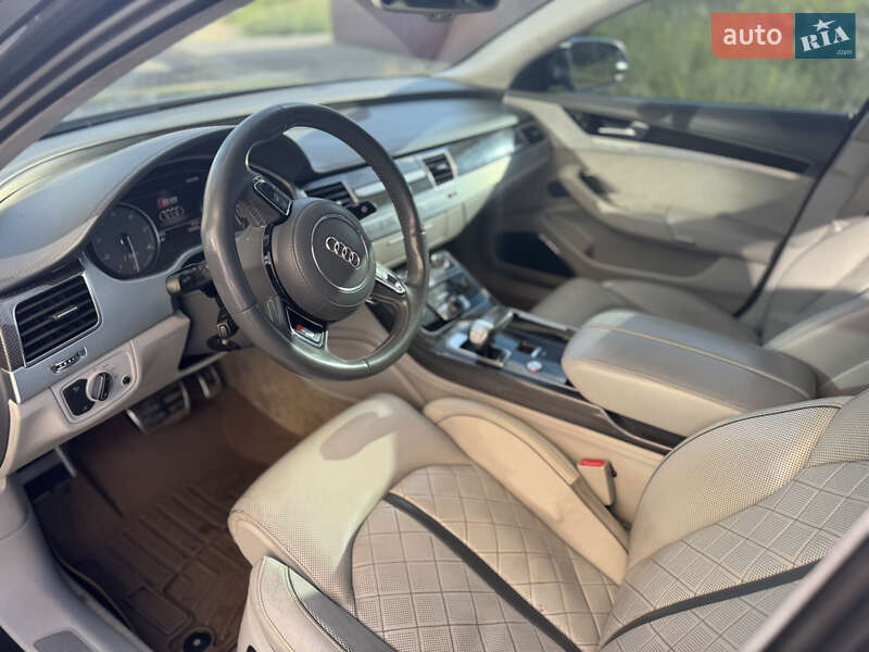 Седан Audi S8 2012 в Чернигове