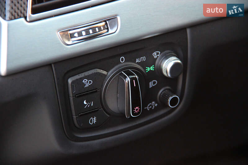 Седан Audi S8 2014 в Одессе