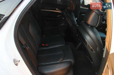 Седан Audi S8 2014 в 