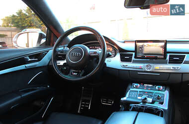 Седан Audi S8 2014 в 