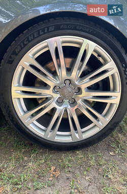 Седан Audi S8 2007 в Лубнах