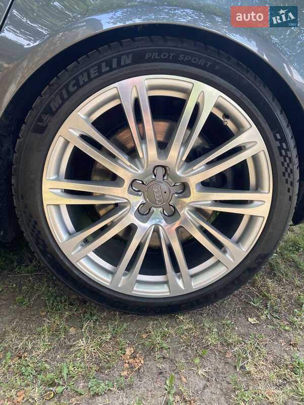 Седан Audi S8 2007 в Лубнах