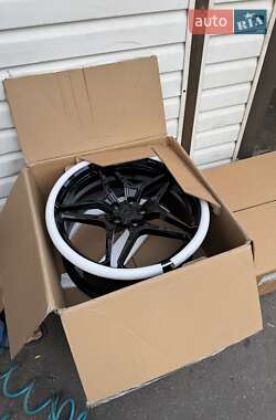 Седан Audi S8 2012 в 