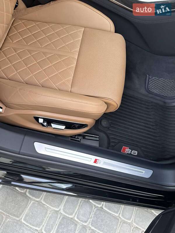 Седан Audi S8 2019 в Львове