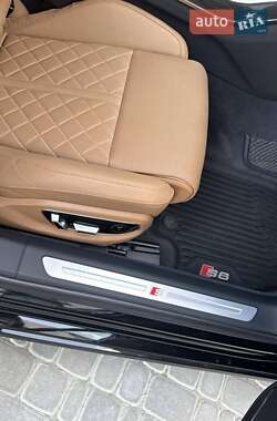 Седан Audi S8 2019 в 