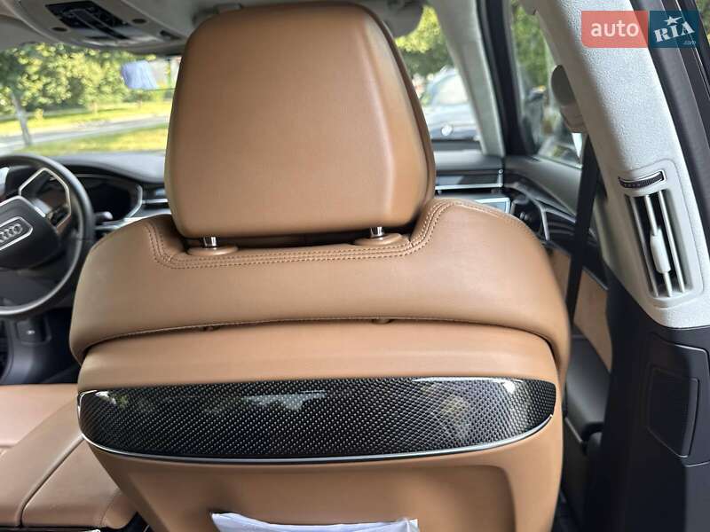 Седан Audi S8 2019 в Львове
