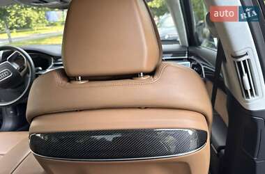 Седан Audi S8 2019 в 