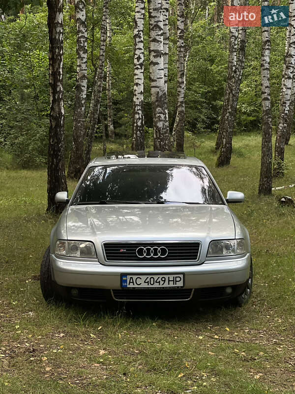 Седан Audi S8 1998 в Володимирі