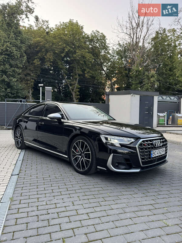 Седан Audi S8 2022 в Виннице