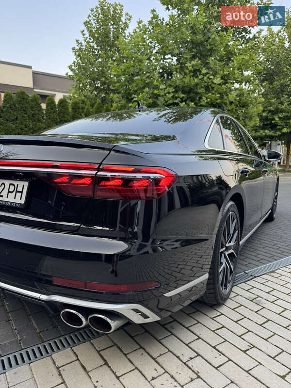 Седан Audi S8 2022 в Виннице