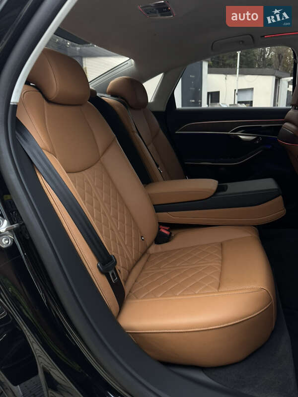 Седан Audi S8 2022 в Виннице