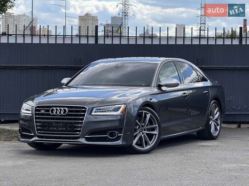Седан Audi S8 2016 в 