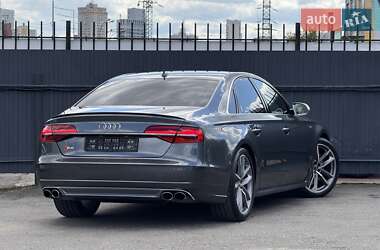 Седан Audi S8 2016 в 