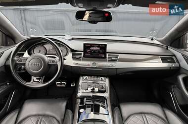Седан Audi S8 2016 в 