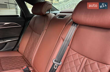 Седан Audi S8 2024 в 