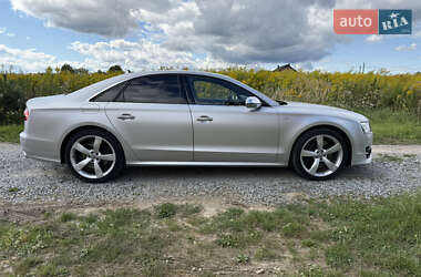Седан Audi S8 2014 в 