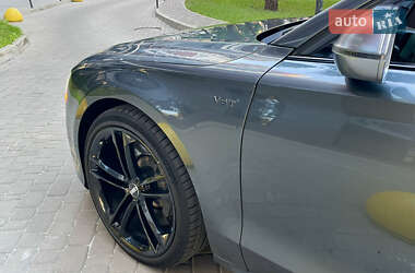 Седан Audi S8 2012 в 