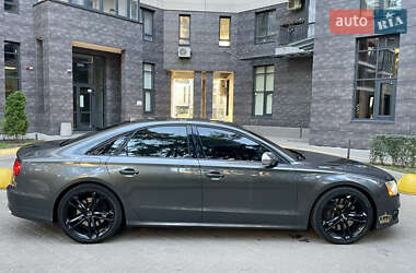 Седан Audi S8 2012 в 