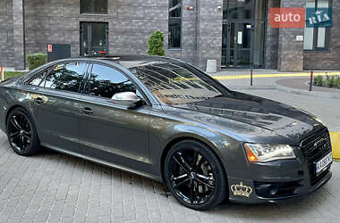 AUDI S8 2012