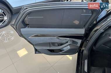 Седан Audi S8 2025 в 