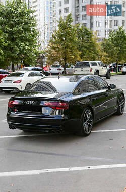 Седан Audi S8 2017 в 