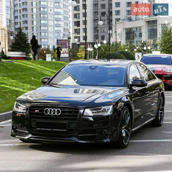 Седан Audi S8 2017 в 
