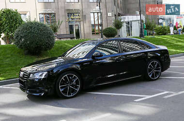 Седан Audi S8 2017 в 