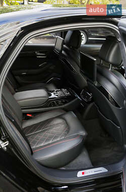 Седан Audi S8 2017 в 