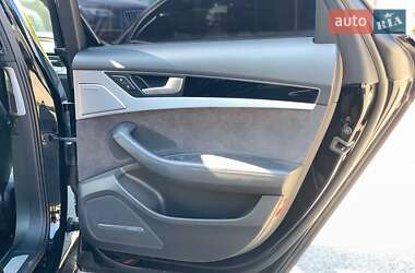 Седан Audi S8 2013 в 