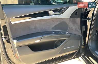 Седан Audi S8 2013 в 