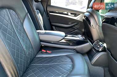 Седан Audi S8 2013 в 
