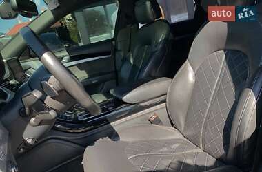 Седан Audi S8 2013 в 
