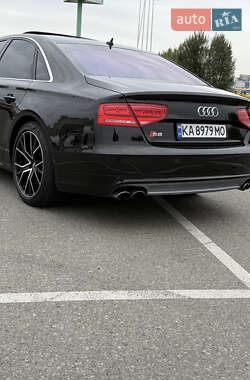 Седан Audi S8 2013 в 