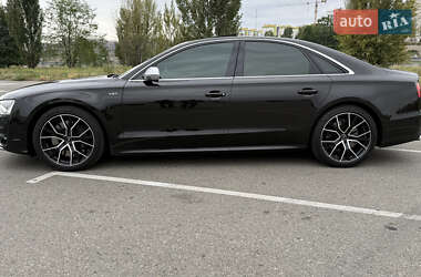 Седан Audi S8 2013 в 