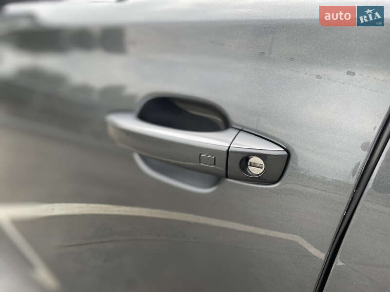 Седан Audi S8 2012 в Києві
